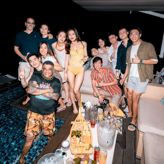 When the whole crew shows up, the night writes itself. Best people, best setting, and vibes that nailed the assignment.

#plustwelvesg #thepalawansentosa #beachclub #bestbeachclub #sentosa