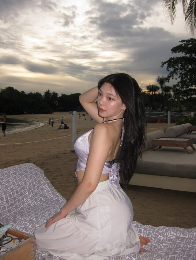 From golden hour to after dark, even if the sky’s changing, we’re always camera-ready at +Twelve.

📷:  @vn.cy

#plustwelvesg #thepalawansentosa #beachclub #bestbeachclub #sentosa