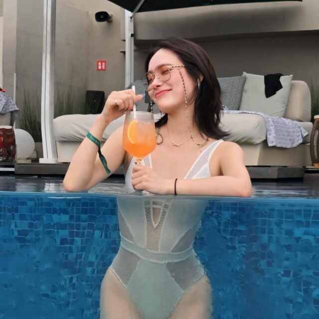 Infinity pool days, perfectly chilled drink, and a smile that says everything is exactly as it should be.

📷:  @uuimi3

#plustwelvesg #thepalawansentosa #beachclub #bestbeachclub #sentosa