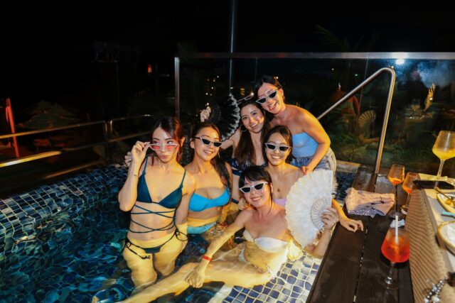 Serving looks and sipping pretty at +Twelve, ruling the night like the queens we are.

#plustwelvesg #thepalawansentosa #beachclub #bestbeachclub #sentosa