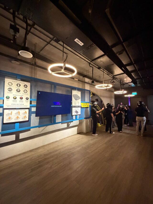 💡#FunFactFriday -  The lights in HyperDrive’s briefing room are shaped like a kart wheel 🏎️ 

The perfect way to set the racing mood and get you pumped before you hit the track😎

What’s your pre-race ritual? Drop it below👇

#thepalawansentosa #didyouknow #funfact #hyperdrivesg