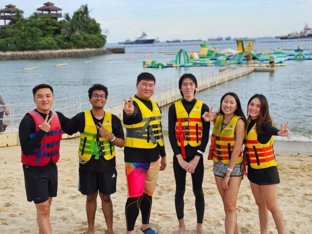 Nothing beats making a splash with your favourite people by your side. From racing across the inflatables to cheering each other on, HydroDash is where friendships grow stronger 😆🌊 Tag your ride-or-dive crew and get ready to make waves!

📸: sgsparksquad

👉 Book your visit via the link in bio!

​#thepalawansentosa #hydrodashsg #sentosa