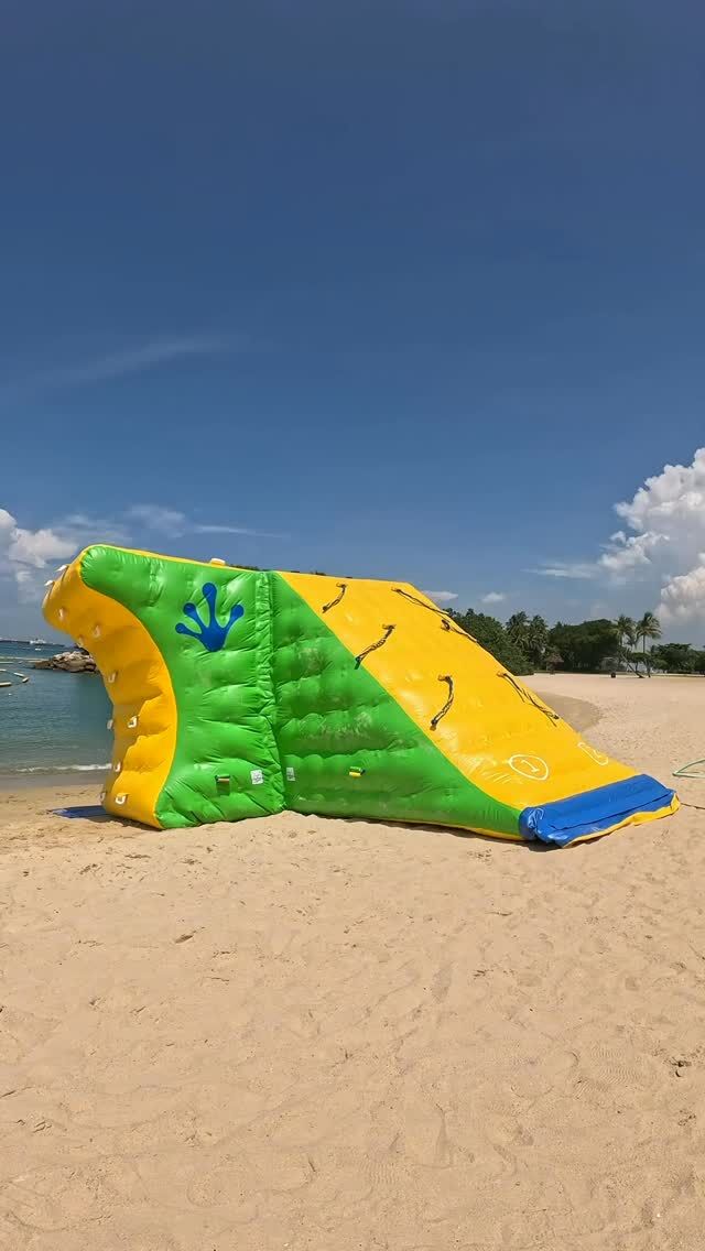 💡 #FunFactFriday – Each HydroDash float takes 1–2 hours to fully inflate 🌊💨

All that bouncing, climbing and splashing fun starts with A LOT of air 🤪 School holidays are coming — head down for a splashing good time! 💦☀️

👉 Book your visit via the link in bio!

#thepalawansentosa #didyouknow #funfact #hydrodashsg sentosa